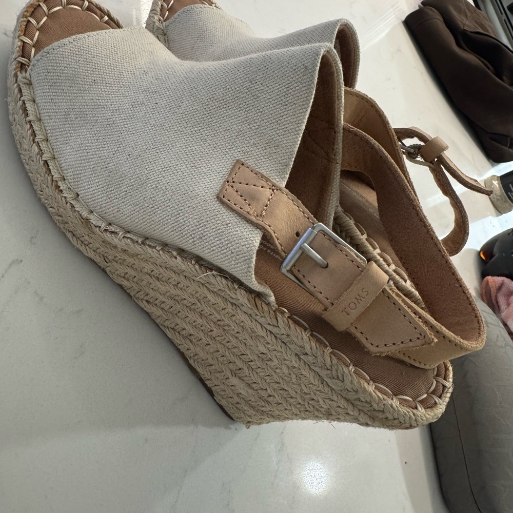 TOMS Women's Tan Canvas Wedge Espadrilles